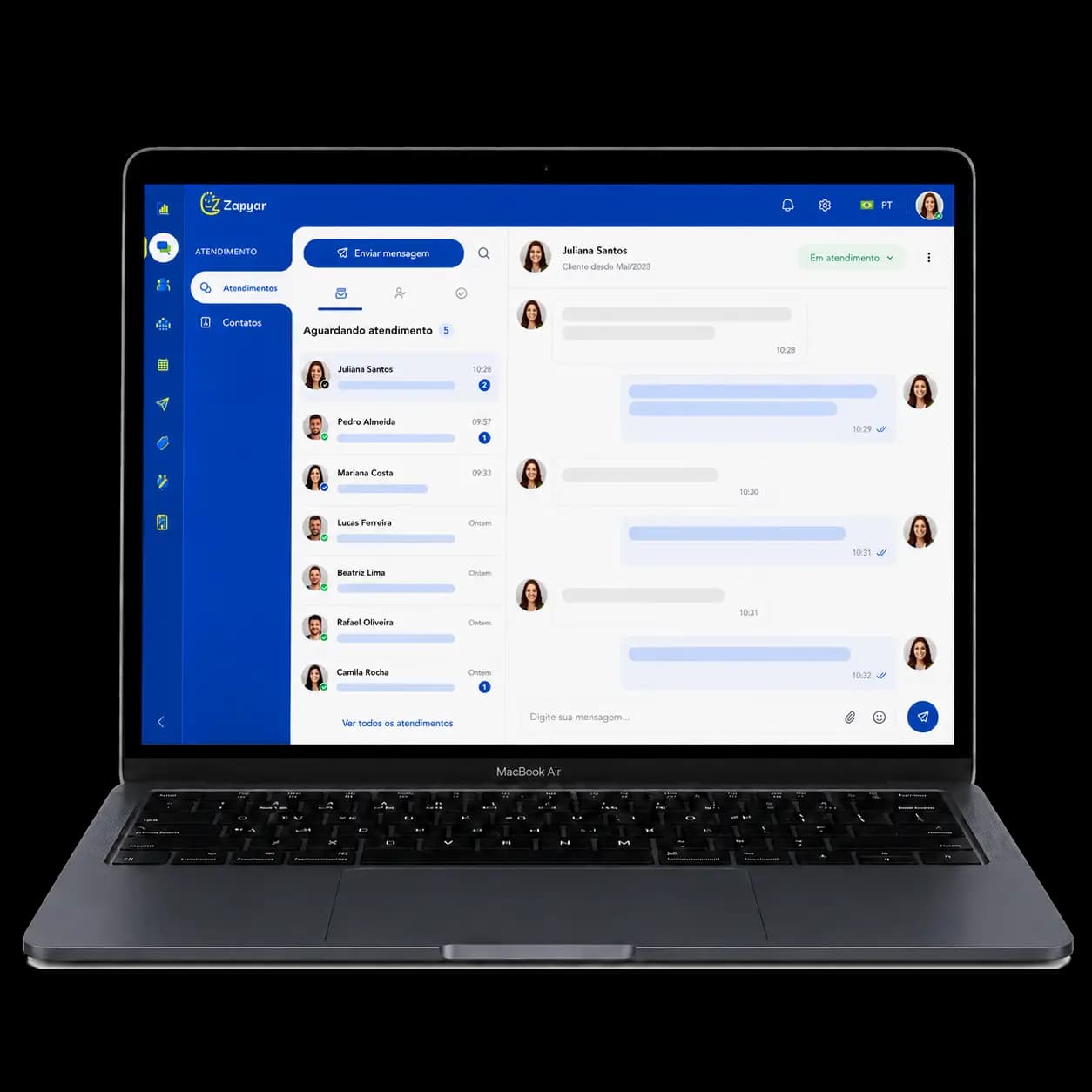 Painel do Zapyar em um notebook, com lista de atendimentos e conversa aberta